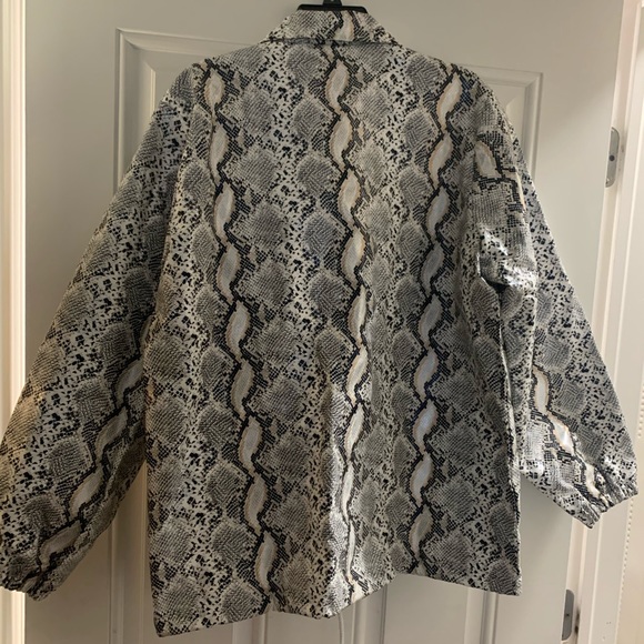 Oversized Jacket - Picture 2 of 5